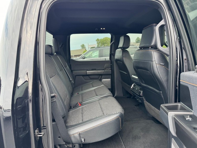 Ford F-150 Vehicle Full-screen Gallery Image 10