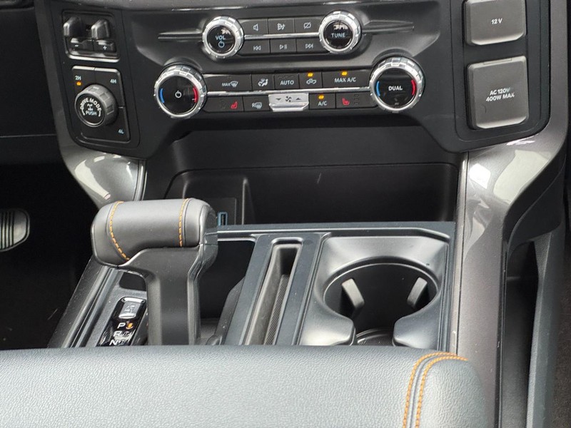 Ford F-150 Vehicle Full-screen Gallery Image 14