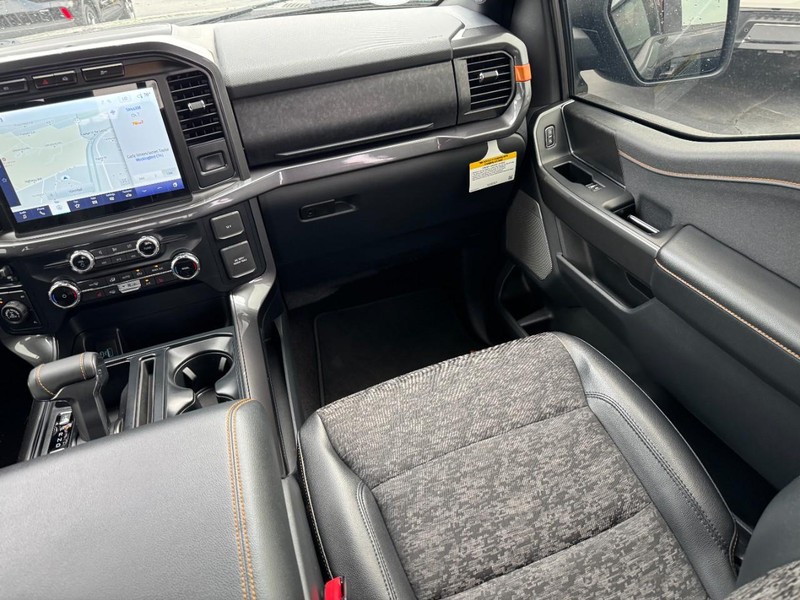 Ford F-150 Vehicle Full-screen Gallery Image 15