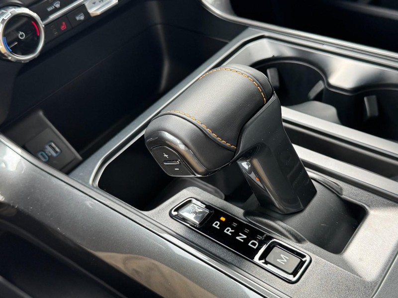 Ford F-150 Vehicle Full-screen Gallery Image 19