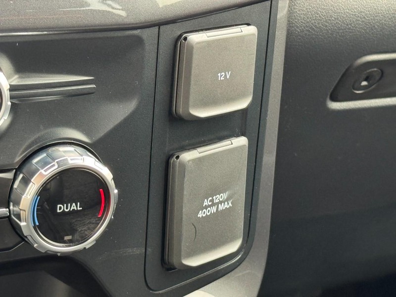 Ford F-150 Vehicle Full-screen Gallery Image 21