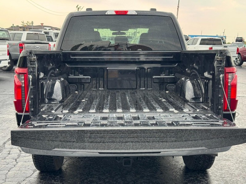 Ford F-150 Vehicle Full-screen Gallery Image 05