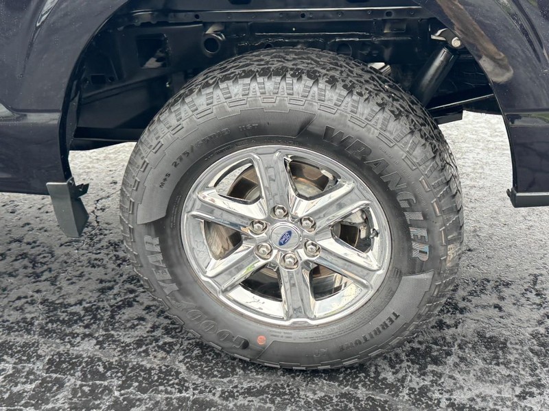 Ford F-150 Vehicle Full-screen Gallery Image 07