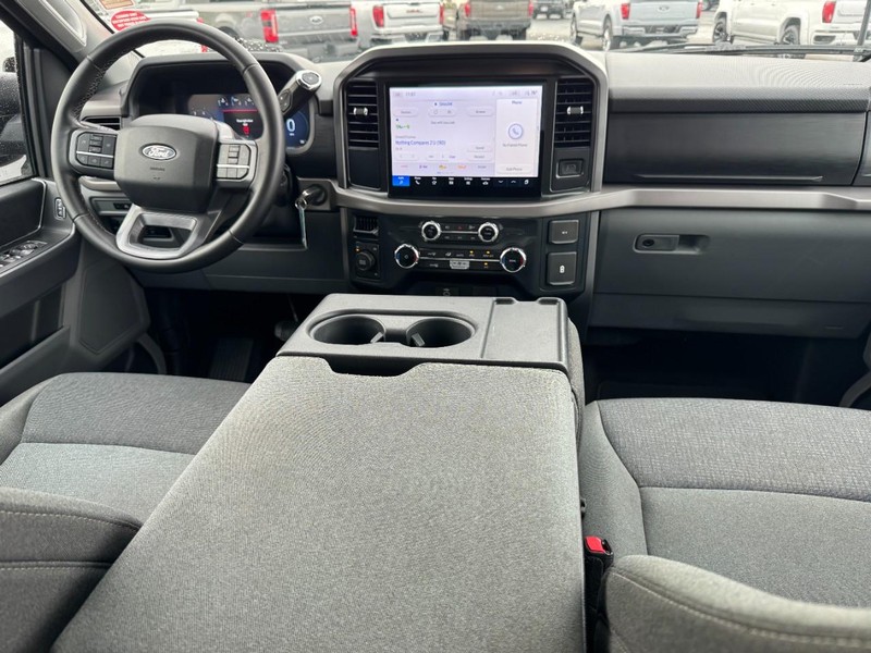 Ford F-150 Vehicle Full-screen Gallery Image 11