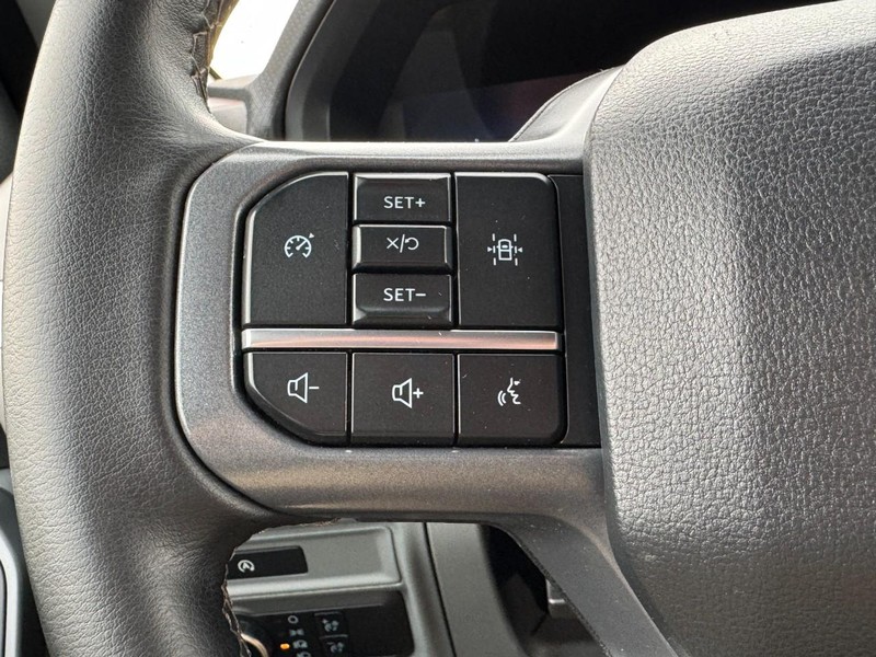 Ford F-150 Vehicle Full-screen Gallery Image 16