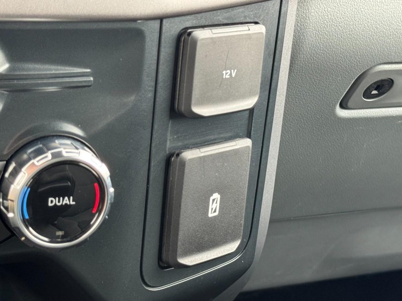 Ford F-150 Vehicle Full-screen Gallery Image 19