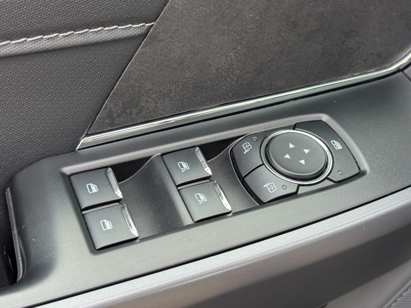 Ford F-150 Vehicle Full-screen Gallery Image 21