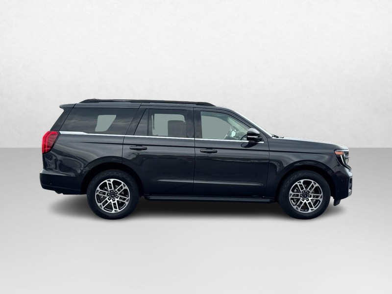 Ford Expedition Vehicle Full-screen Gallery Image 02