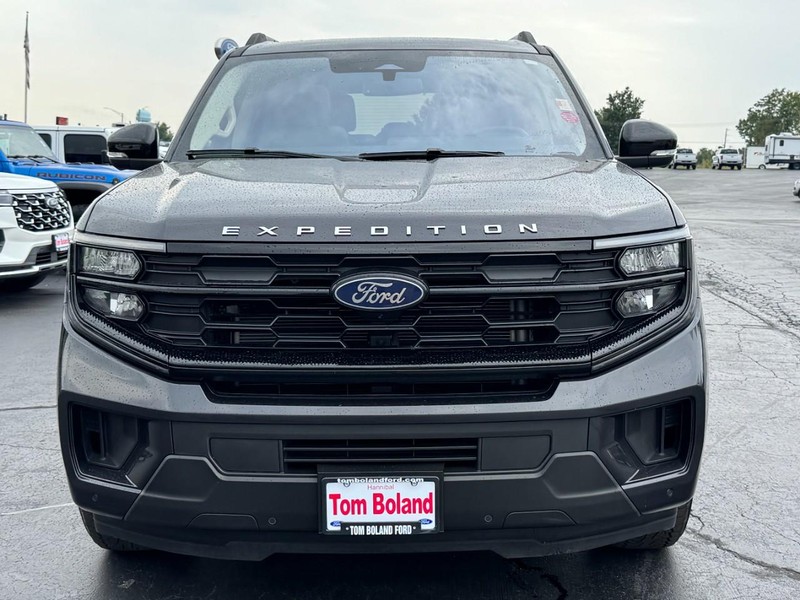 Ford Expedition Vehicle Full-screen Gallery Image 09