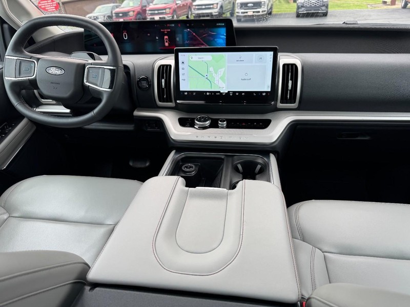 Ford Expedition Vehicle Full-screen Gallery Image 12