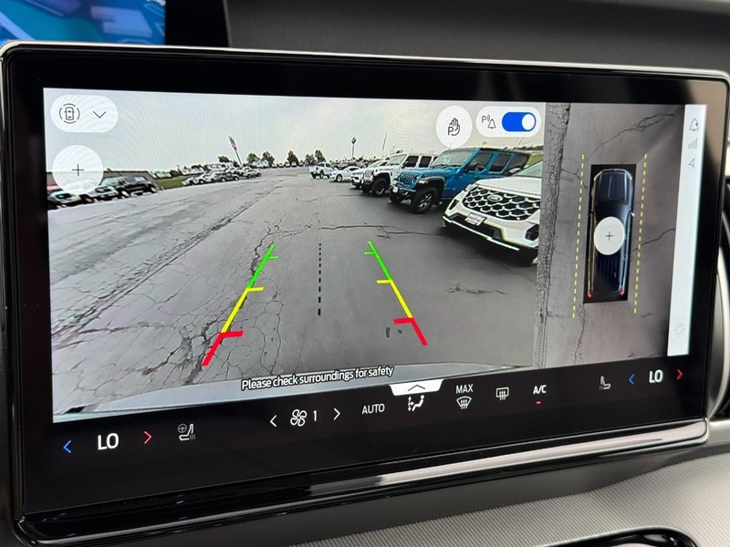 Ford Expedition Vehicle Full-screen Gallery Image 22