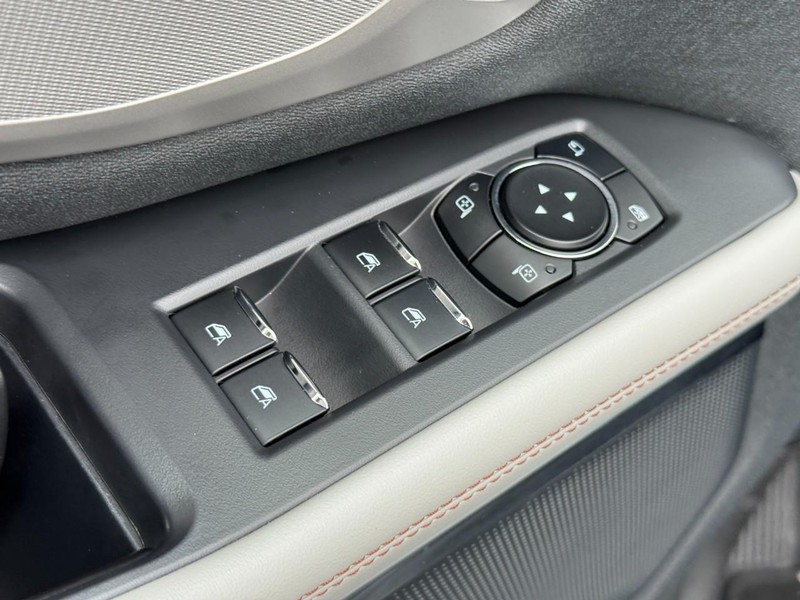 Ford Expedition Vehicle Full-screen Gallery Image 23