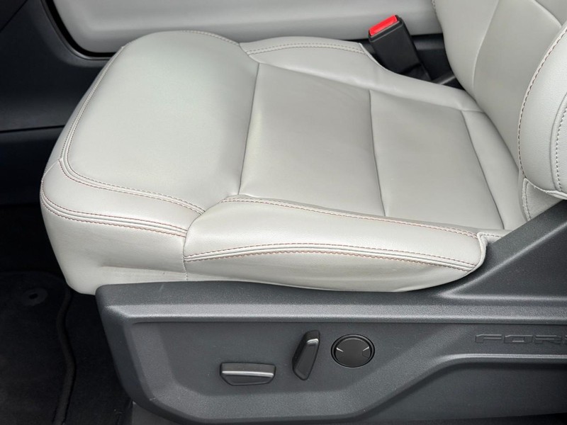 Ford Expedition Vehicle Full-screen Gallery Image 24