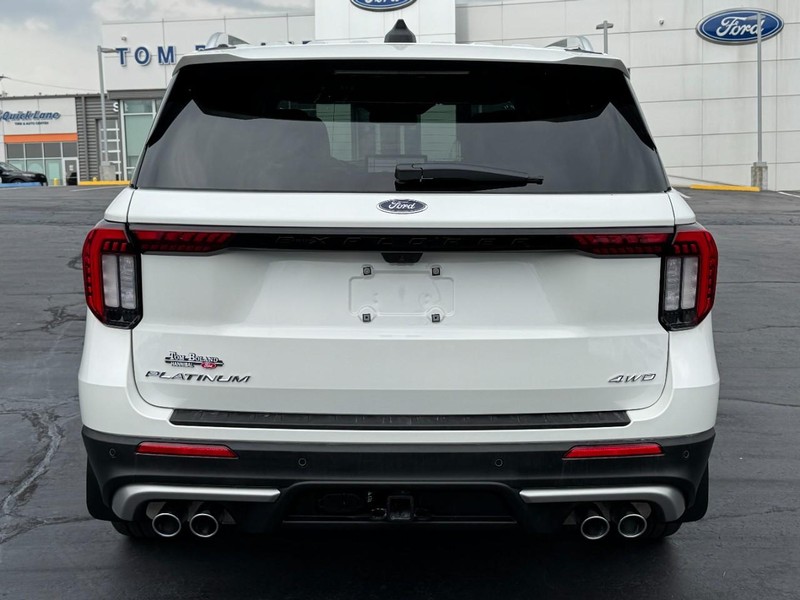 Ford Explorer Vehicle Full-screen Gallery Image 04