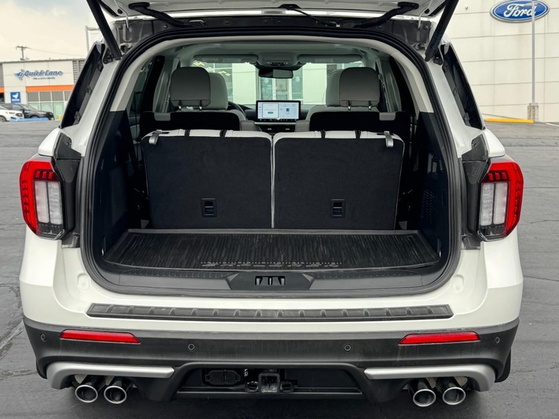 Ford Explorer Vehicle Full-screen Gallery Image 05