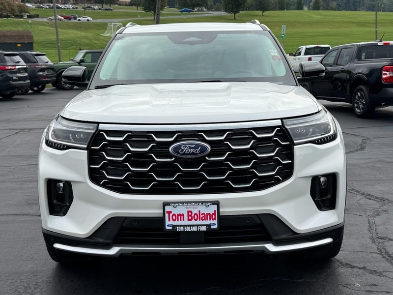 Ford Explorer Vehicle Full-screen Gallery Image 09