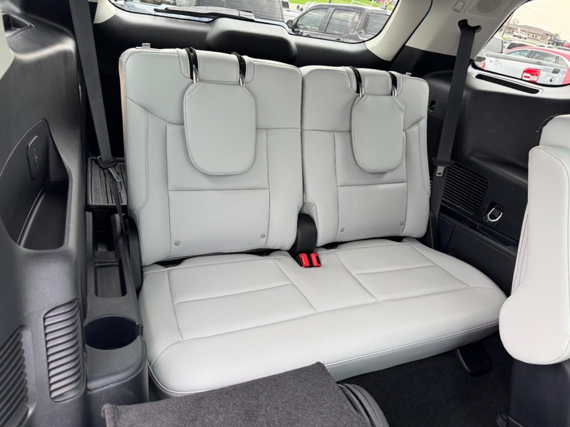 Ford Explorer Vehicle Full-screen Gallery Image 11