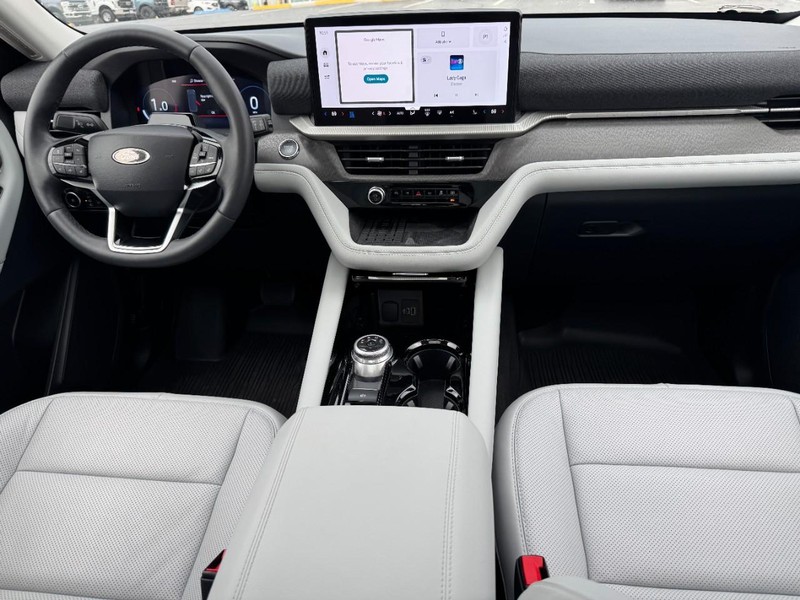 Ford Explorer Vehicle Full-screen Gallery Image 12