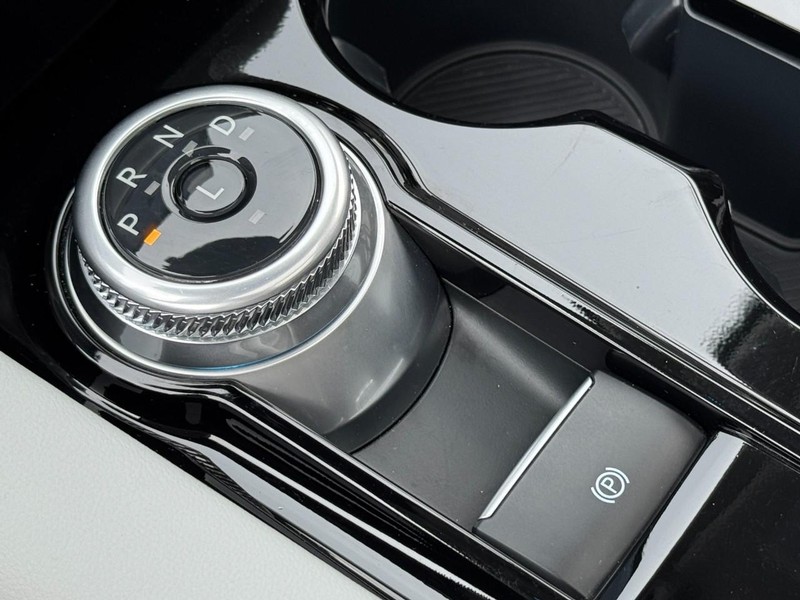 Ford Explorer Vehicle Full-screen Gallery Image 20