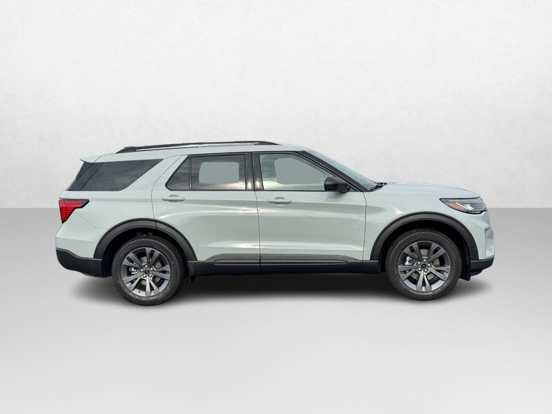 Ford Explorer Vehicle Image 02