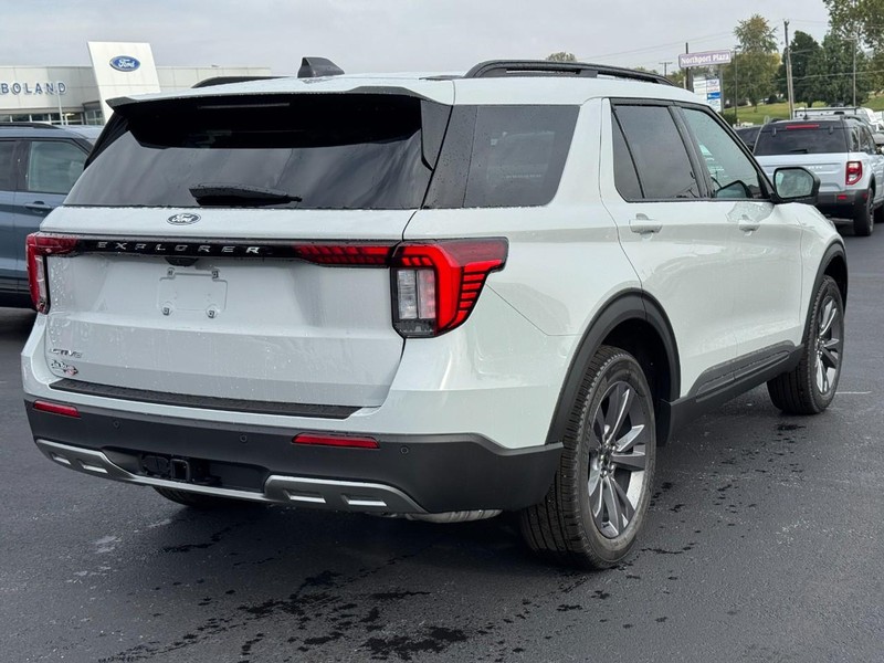 Ford Explorer Vehicle Image 03