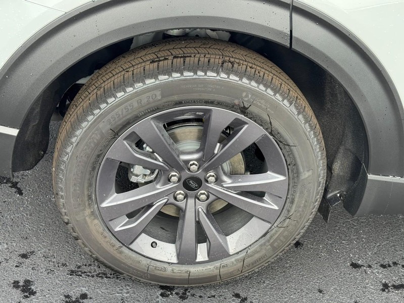Ford Explorer Vehicle Image 04