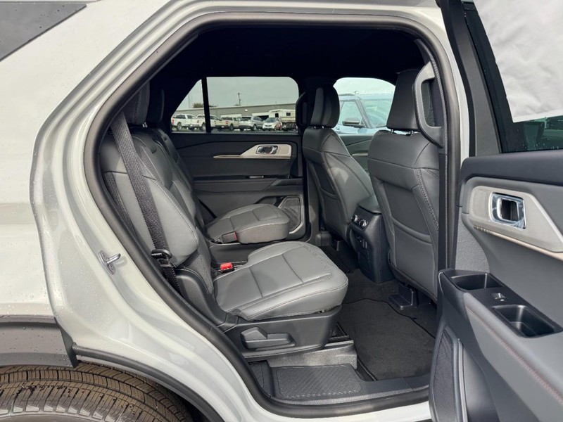 Ford Explorer Vehicle Image 05