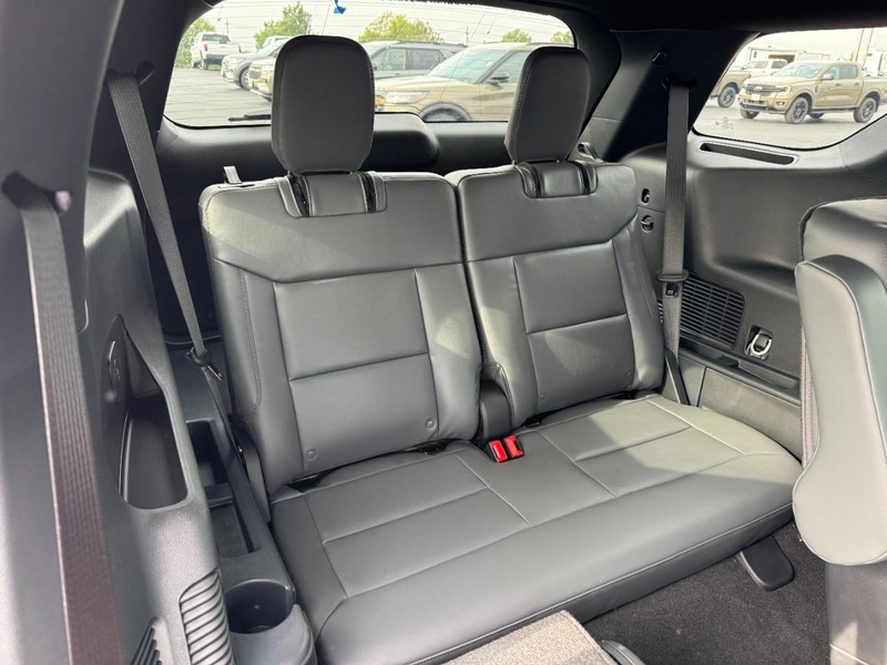 Ford Explorer Vehicle Image 06