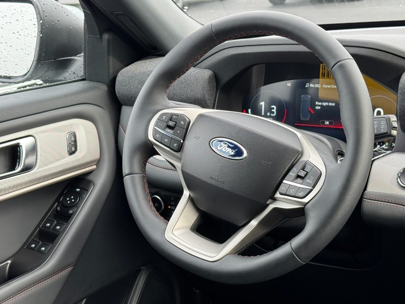 Ford Explorer Vehicle Image 08