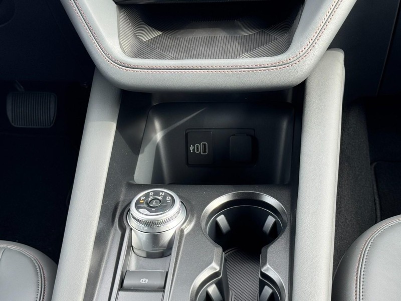 Ford Explorer Vehicle Image 10