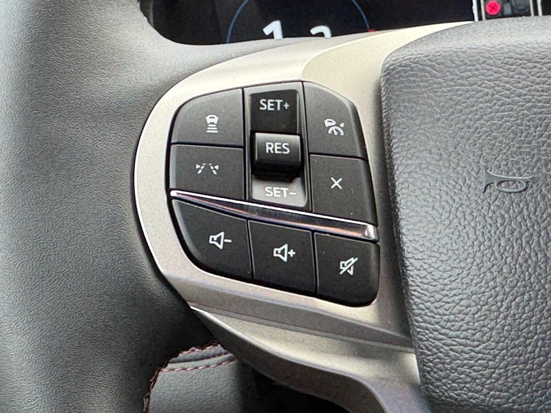 Ford Explorer Vehicle Image 11