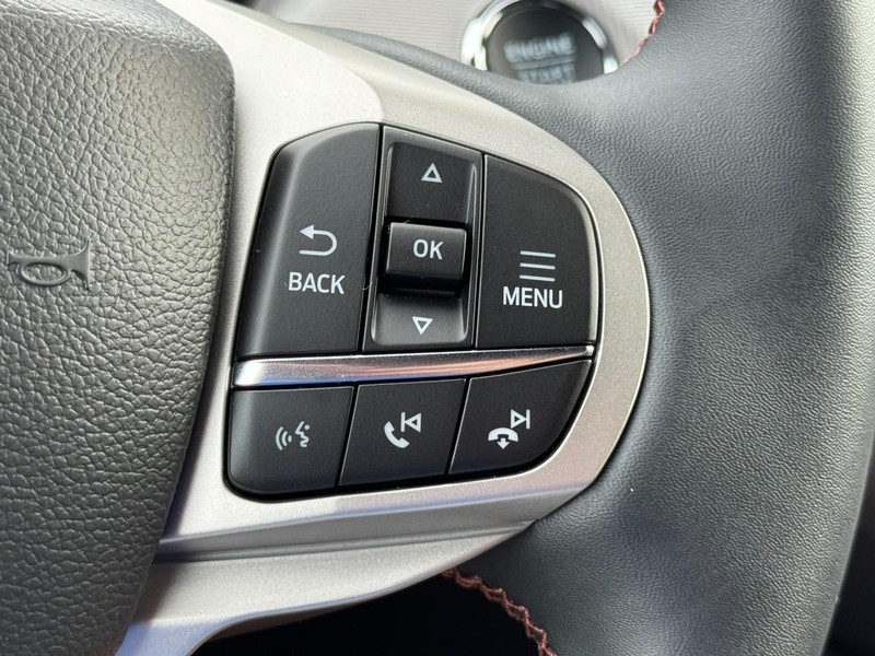 Ford Explorer Vehicle Image 12