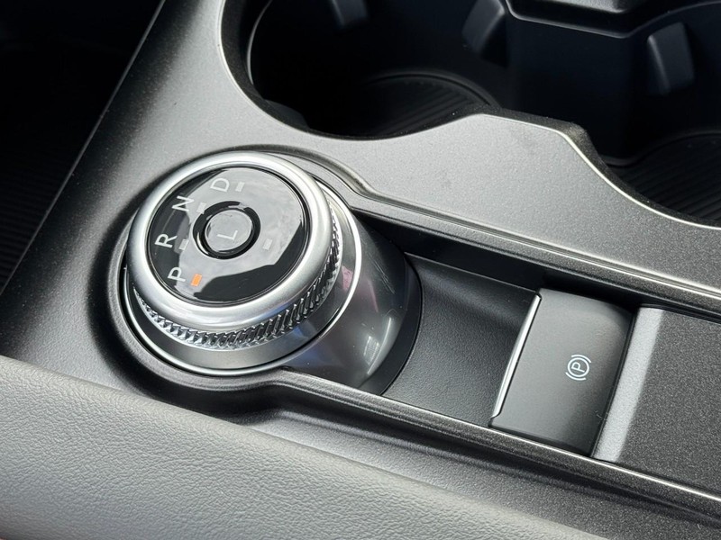 Ford Explorer Vehicle Image 13