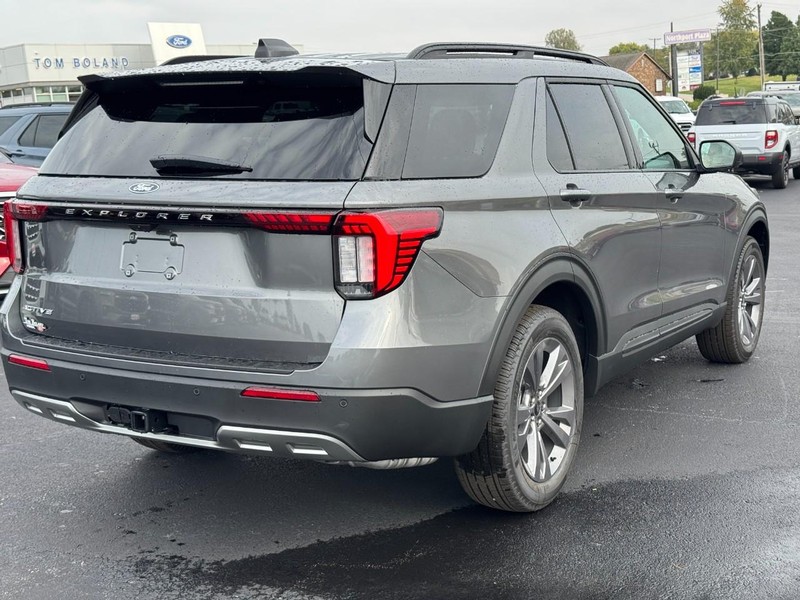 Ford Explorer Vehicle Image 03