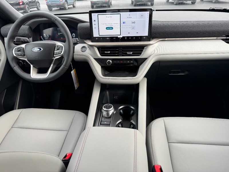 Ford Explorer Vehicle Image 06