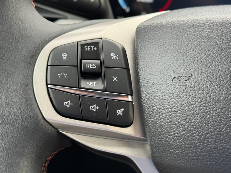 Ford Explorer Vehicle Image 10
