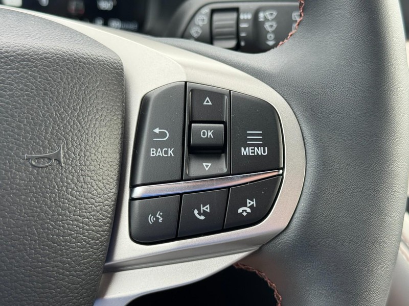 Ford Explorer Vehicle Image 11