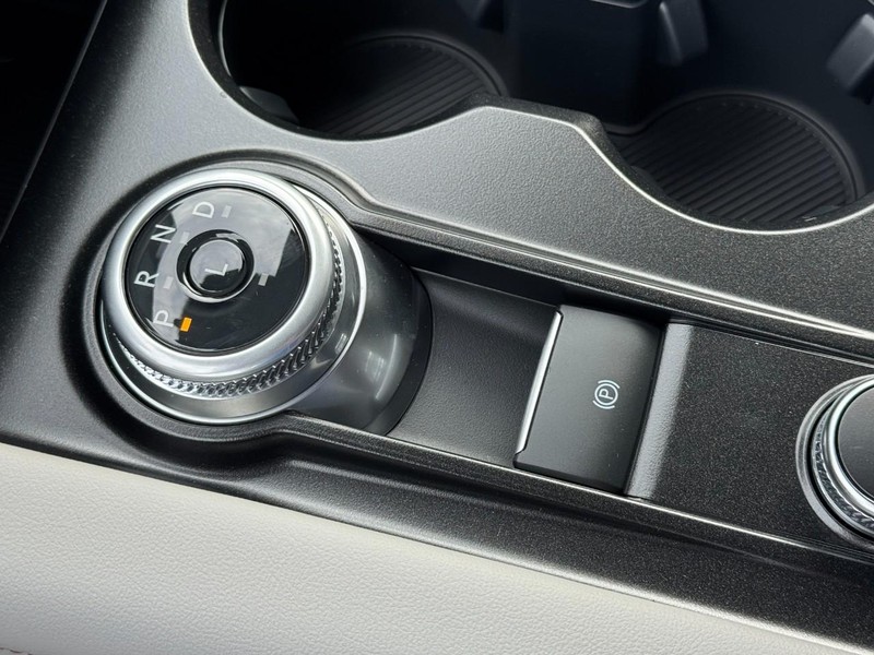 Ford Explorer Vehicle Image 12