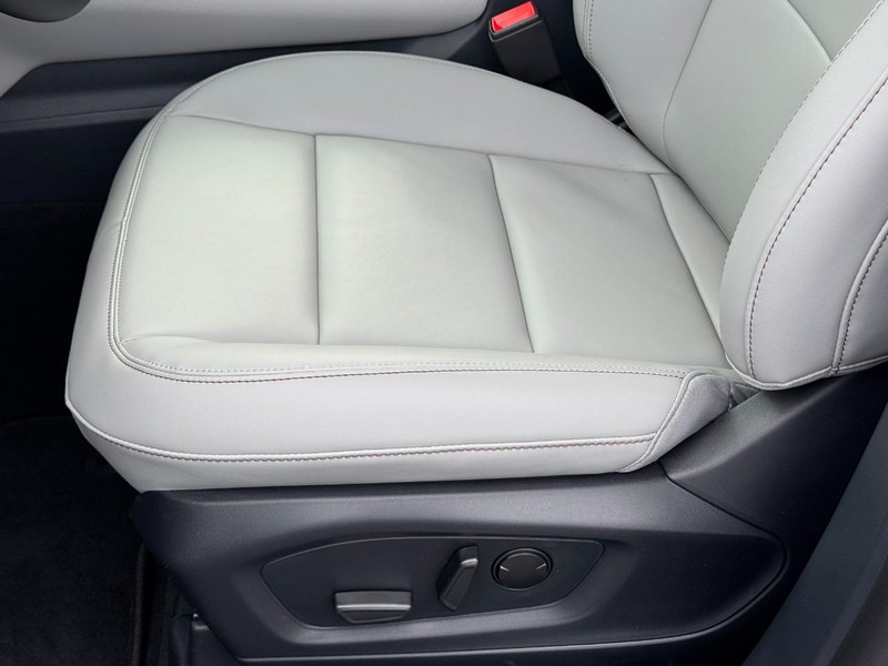 Ford Explorer Vehicle Image 17