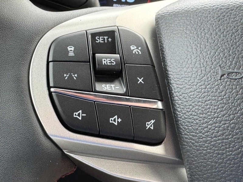 Ford Explorer Vehicle Image 11