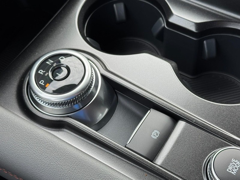 Ford Explorer Vehicle Image 13
