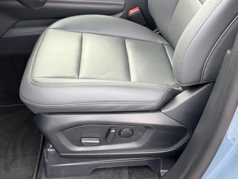 Ford Explorer Vehicle Image 17