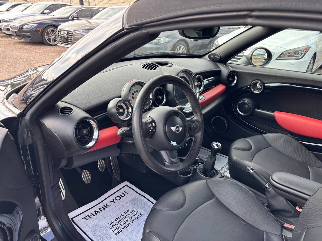 MINI Cooper Roadster Vehicle Full-screen Gallery Image 06