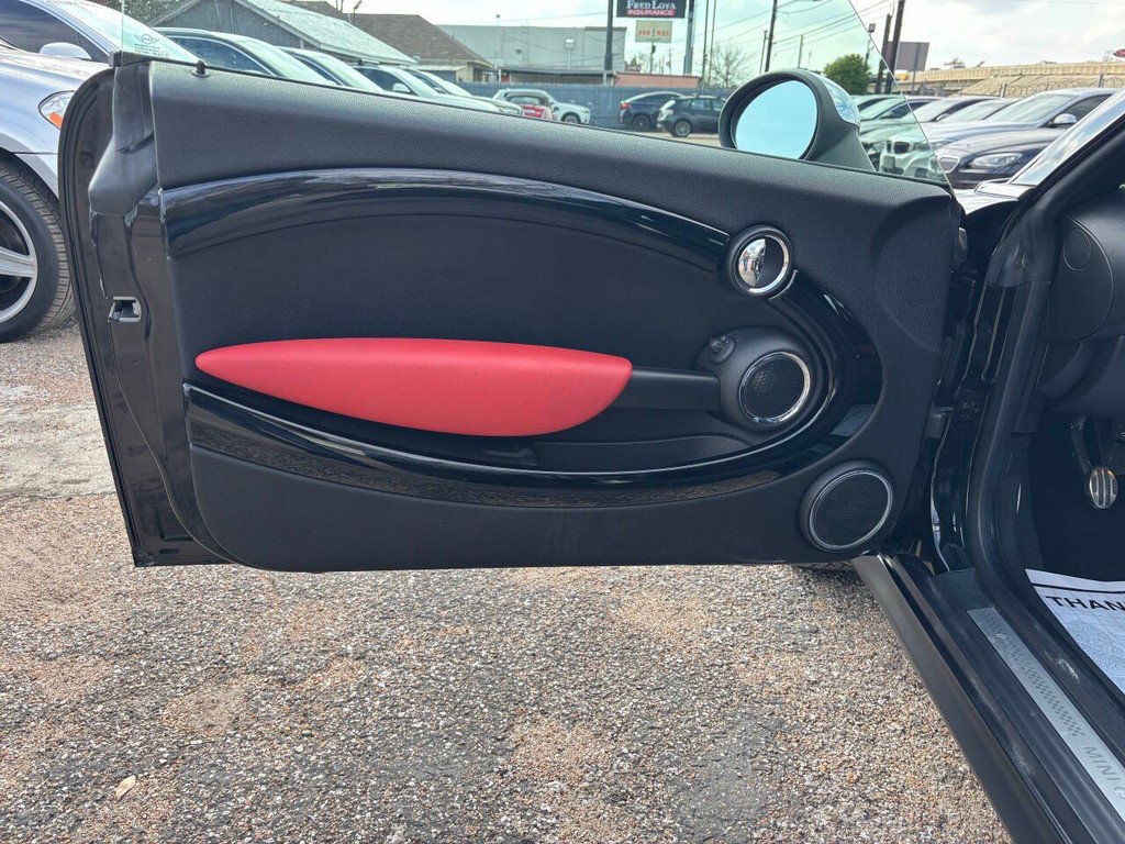 MINI Cooper Roadster Vehicle Full-screen Gallery Image 08