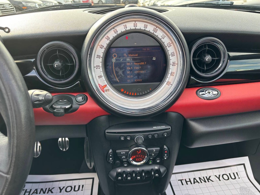 MINI Cooper Roadster Vehicle Full-screen Gallery Image 20