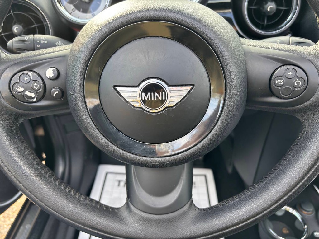 MINI Cooper Roadster Vehicle Full-screen Gallery Image 23