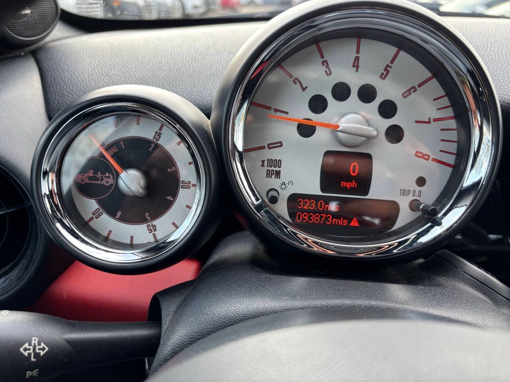 MINI Cooper Roadster Vehicle Full-screen Gallery Image 24