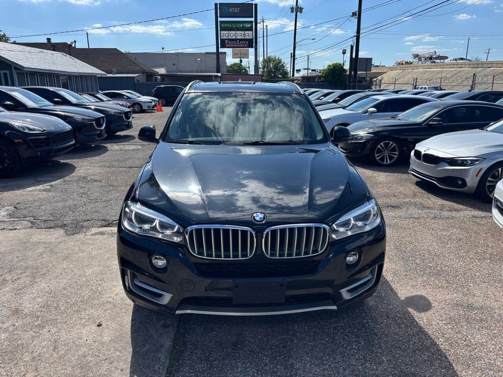 BMW X5 Vehicle Full-screen Gallery Image 10