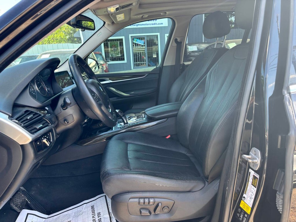 BMW X5 Vehicle Full-screen Gallery Image 15