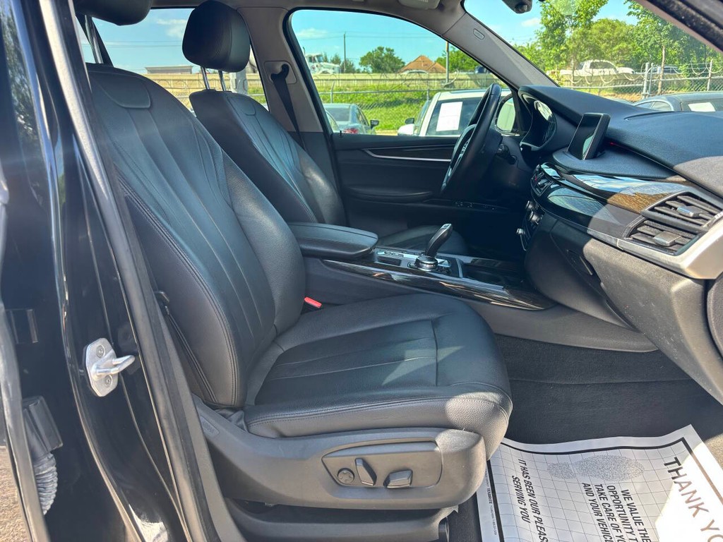 BMW X5 Vehicle Full-screen Gallery Image 18